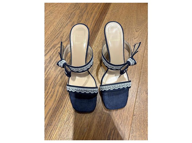 Autre Marque Dior Sandali con tacco in denim blu navy e pizzo - vista 2