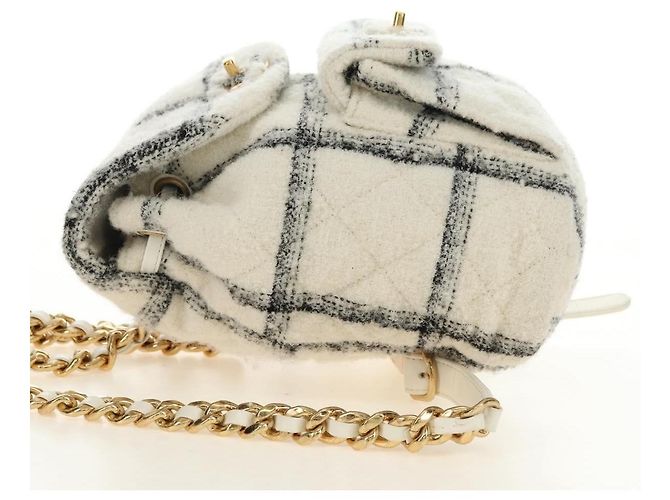 Chanel Duma Drawstring Quilted Wool Tweed Large Beige - vue 3
