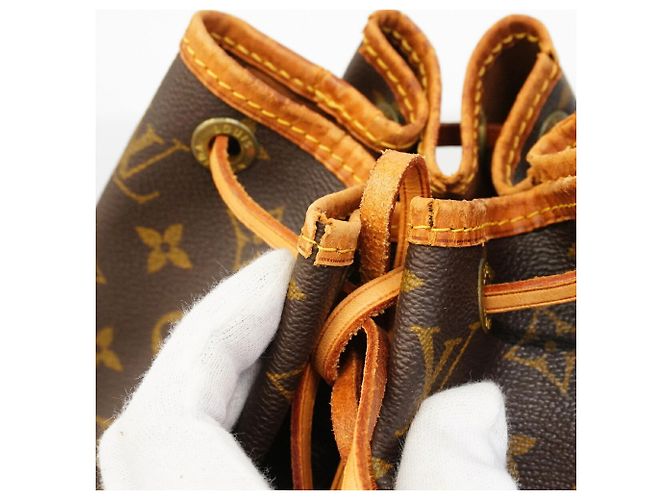 Noe Borsa a tracolla Louis Vuitton Monogram Petit Noé Marrone - vista 6