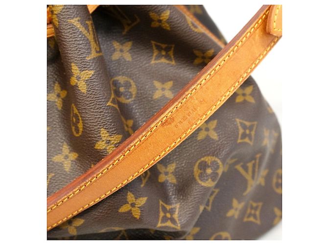 Noe Borsa a tracolla Louis Vuitton Monogram Petit Noé Marrone - vista 9