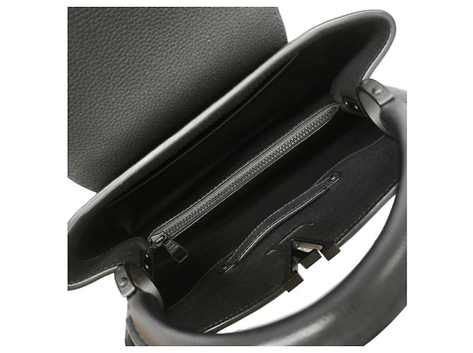 Bolso Louis Vuitton Matte Taurillon Capucines EWMM Negro - vista 4