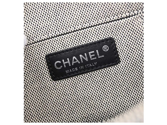 Chanel Camellia No.5 Flap Canvas Negro - vista 4
