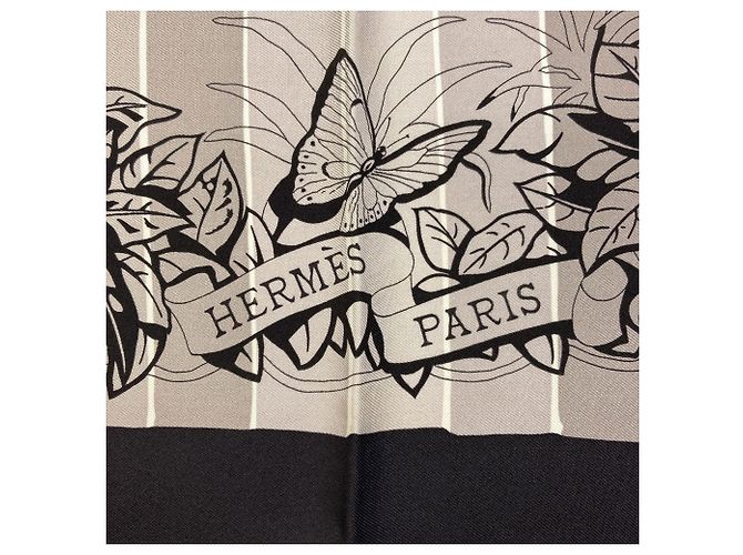 Hermès Pañuelo Hermes Carre 90 Jungle Love Negro - vista 4