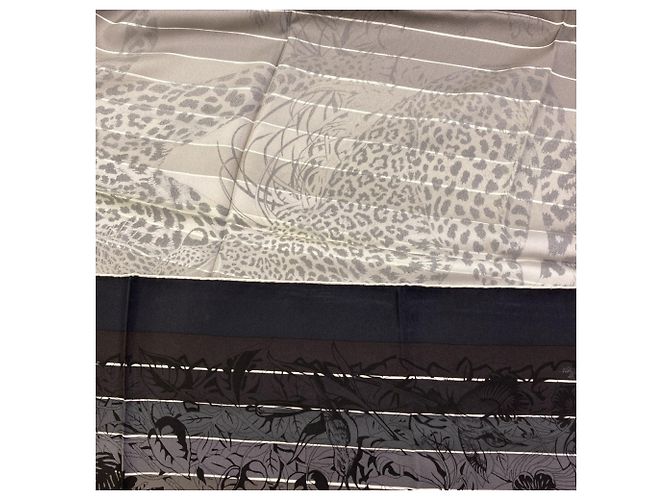 Hermès Pañuelo Hermes Carre 90 Jungle Love Negro - vista 8
