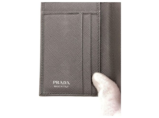 Prada Logo Tri-fold Geldbörse aus grauem Saffiano-Leder Braun - Ansicht 7