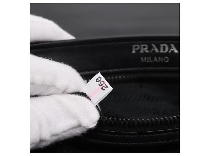 Borsa a tracolla con catena PRADA in pelle Bianco Nero Auth mr2939A - vista 11