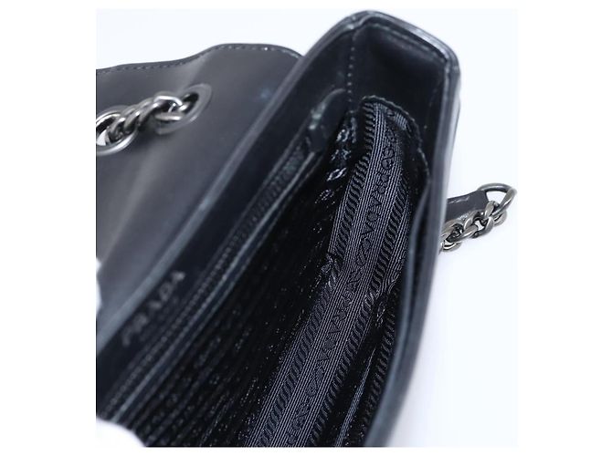 Borsa a tracolla con catena PRADA in pelle Bianco Nero Auth mr2939A - vista 20