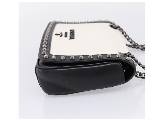 Borsa a tracolla con catena PRADA in pelle Bianco Nero Auth mr2939A - vista 4