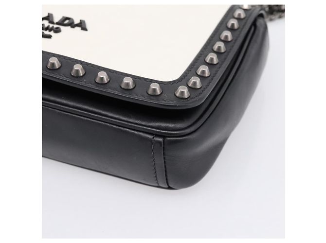 Borsa a tracolla con catena PRADA in pelle Bianco Nero Auth mr2939A - vista 9