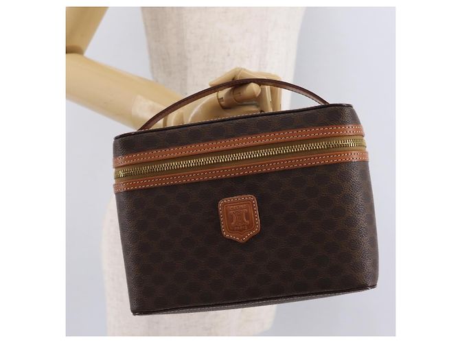 Céline Necessaire per cosmetici CELINE Macadam Vanity PVC Brown Gold Tone Auth ki6895M Marrone - vista 23