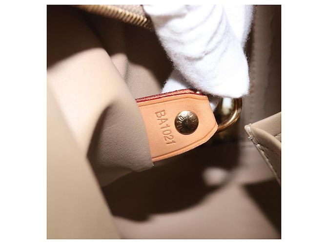 Borsa LOUIS VUITTON Monogram Vernis Tompkins Square Bag Beige M91149 LV Auth ep15870 - vista 12