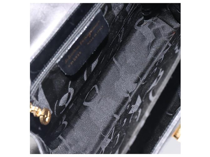 Borsa Salvatore Ferragamo Gancini in pelle 2way Nero Oro Auth ka6377 D'oro - vista 11
