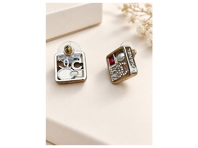 Orecchini quadrati Chanel CC Logo con perle e cristalli Bianco Rosso D'oro - vista 3