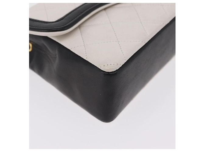 Borsa a tracolla CHANEL Matelasse con catena in pelle d'agnello Bianco e Oro CC Auth 206300SAV D'oro - vista 16