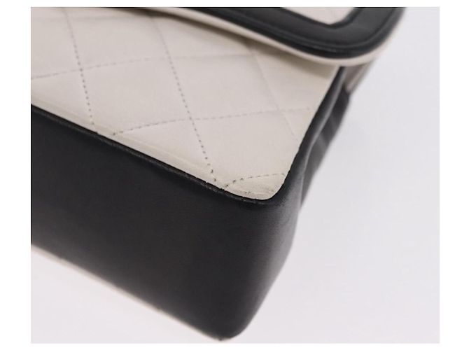 Borsa a tracolla CHANEL Matelasse con catena in pelle d'agnello Bianco e Oro CC Auth 206300SAV D'oro - vista 17
