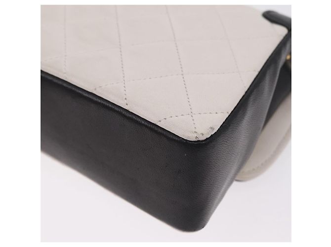 Borsa a tracolla CHANEL Matelasse con catena in pelle d'agnello Bianco e Oro CC Auth 206300SAV D'oro - vista 19