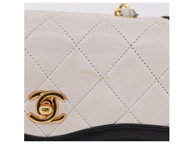 Borsa a tracolla CHANEL Matelasse con catena in pelle d'agnello Bianco e Oro CC Auth 206300SAV D'oro - vista 2