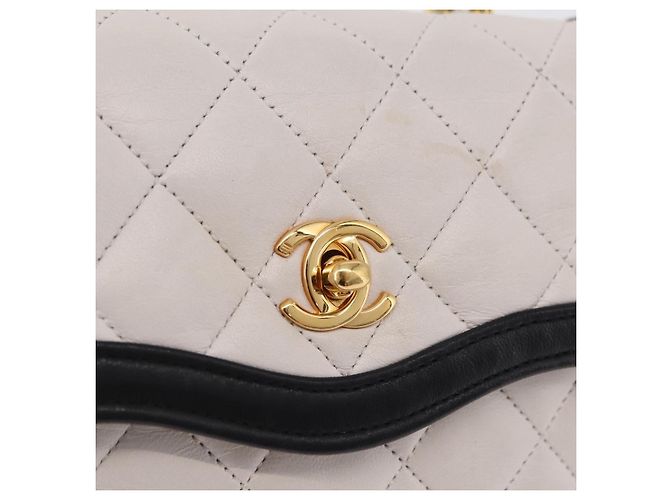 Borsa a tracolla CHANEL Matelasse con catena in pelle d'agnello Bianco e Oro CC Auth 206300SAV D'oro - vista 20