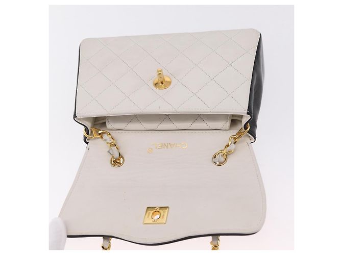 Borsa a tracolla CHANEL Matelasse con catena in pelle d'agnello Bianco e Oro CC Auth 206300SAV D'oro - vista 21