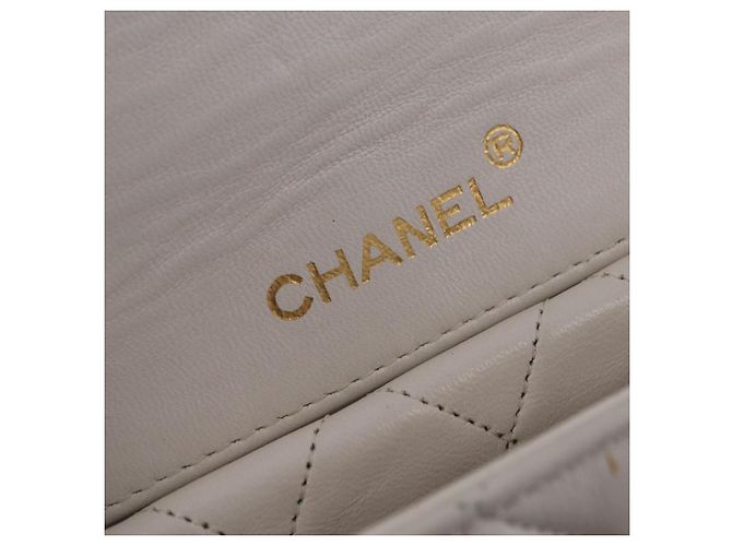 Borsa a tracolla CHANEL Matelasse con catena in pelle d'agnello Bianco e Oro CC Auth 206300SAV D'oro - vista 26