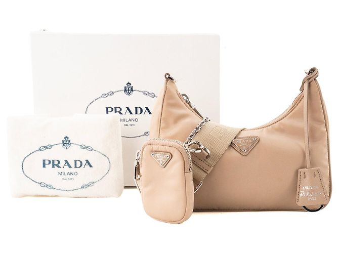 PRADA - Re-Edition 2005 Prada Schultertasche aus beigem Re-nylon und Saffiano-Leder - Ansicht 12