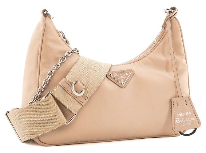 PRADA - Re-Edition 2005 Prada Schultertasche aus beigem Re-nylon und Saffiano-Leder - Ansicht 2