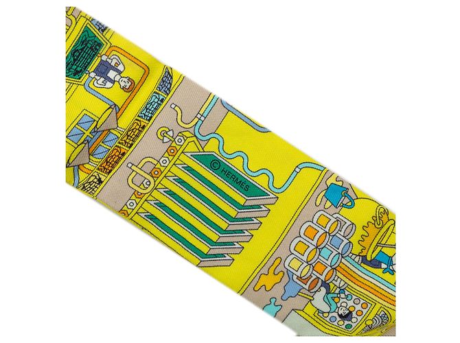 Pañuelo de seda Twilly amarillo Hermès La Maison des Carrés - vista 4