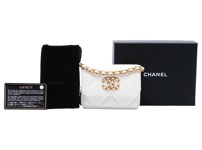 Porta-moedas Chanel 19 Flap em pele de cordeiro acolchoada branca com corrente e mala crossbody Branco - vista 7
