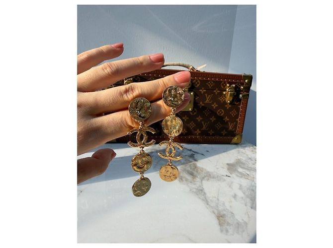 Chanel Ohrringe mit Münzmotiv vergoldet Mehrfarben - Ansicht 4