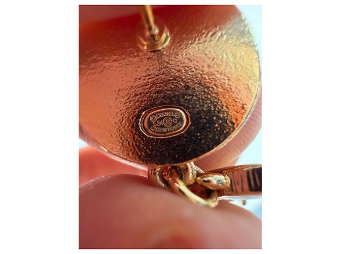 Chanel Ohrringe mit Münzmotiv vergoldet Mehrfarben - Ansicht 6