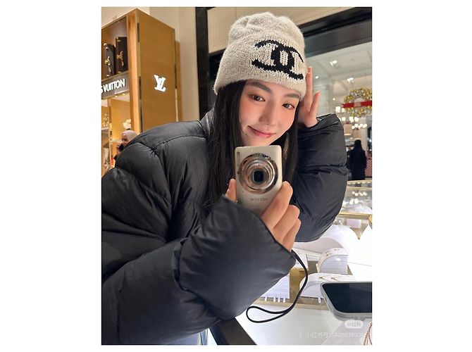 Gorro Chanel de cashmere cinza com logótipo double C Multicor - vista 7