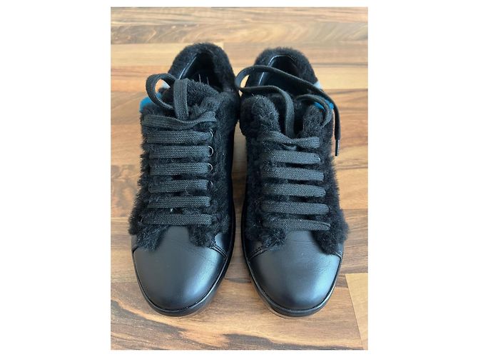 Baskets Prada en cuir noir avec bordure en fourrure - vue 3