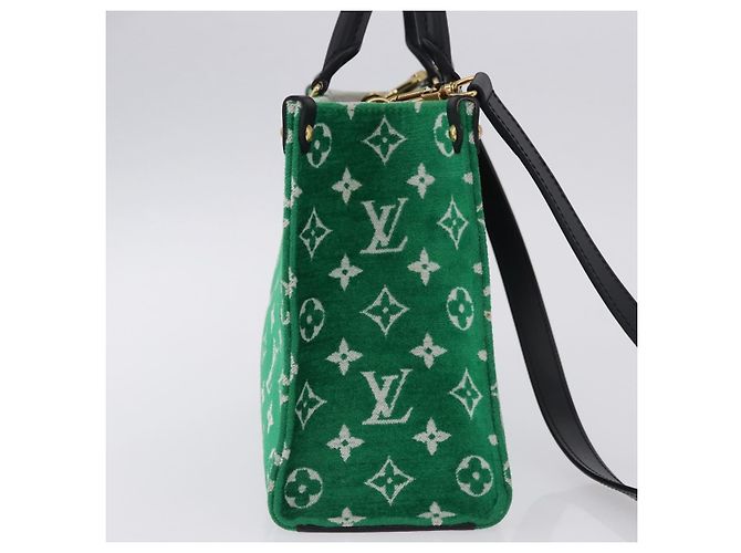 Louis Vuitton OnTheGo LV Match Monogram Jacquard Velvet PM Verde - vista 4