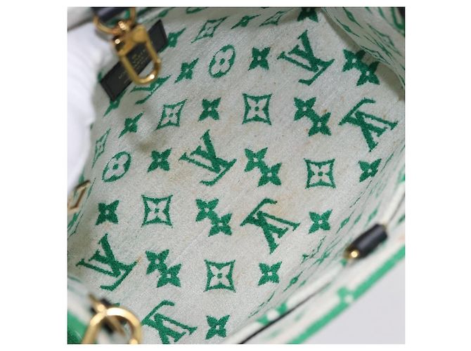 Louis Vuitton OnTheGo LV Match Monogram Jacquard Velvet PM Verde - vista 5