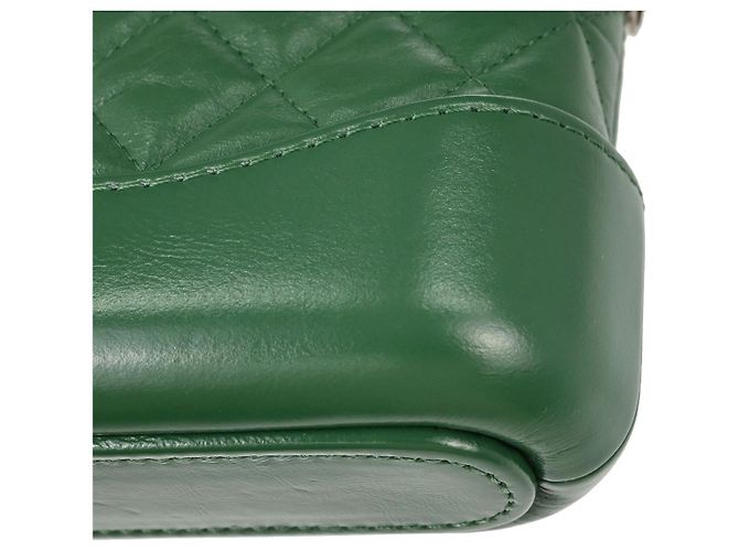 Clutch Chanel Gabrielle Double Zip con Catena in Pelle di Capra Matelassé e Vernice Verde - vista 7