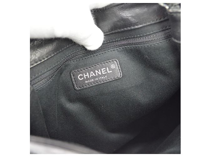Chanel Diamond Stitch Messenger Quilted Calfskin Medium Negro - vista 4