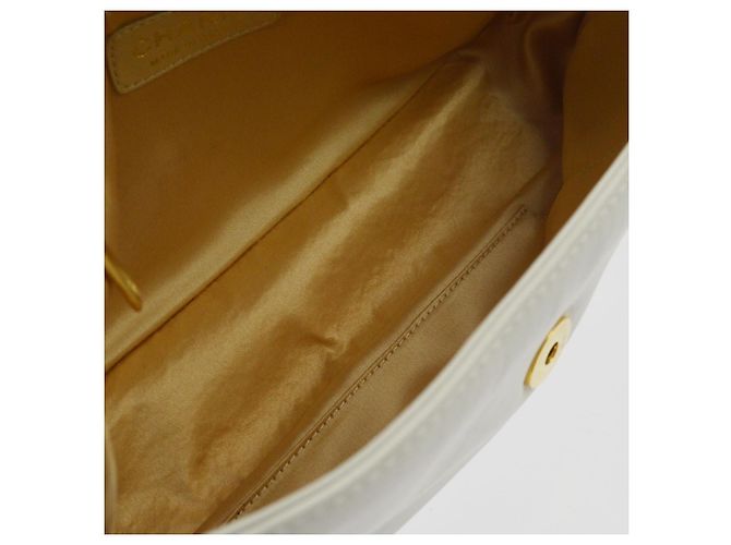 Chanel Rodeo Drive Lambskin Medium Weiß - Ansicht 3