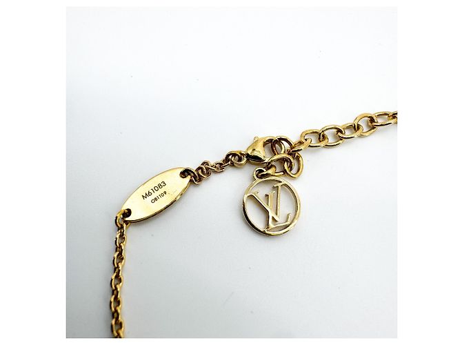 Louis Vuitton Essential V Metal Dorado - vista 4