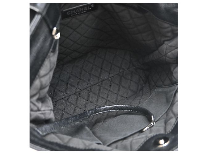 Borsa Chanel CC Tote in pelle traforata Medium Nero - vista 3