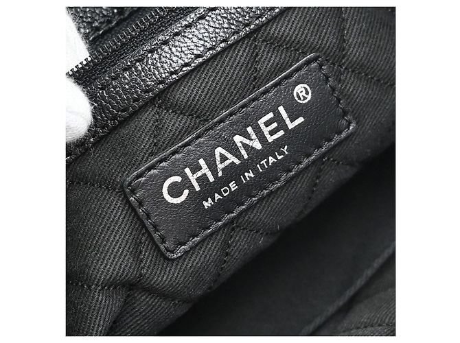 Borsa Chanel CC Tote in pelle traforata Medium Nero - vista 4