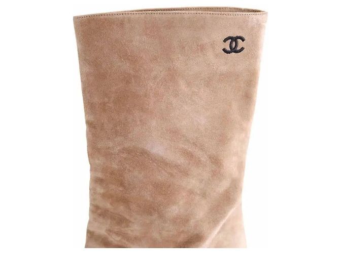 Botas Chanel em camurça camel Camelo - vista 5