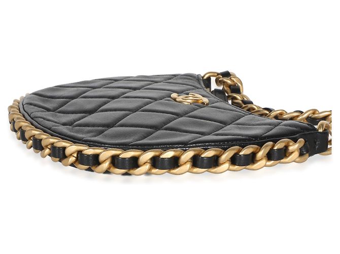 Gabrielle Chanel Mini Hobo in pelle d'agnello matelassé lucida nera con catena CC Nero - vista 6