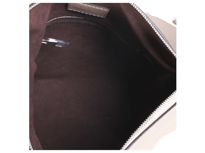Louis Vuitton Galet Monogram Mahina Babylone BB Beige - vista 5