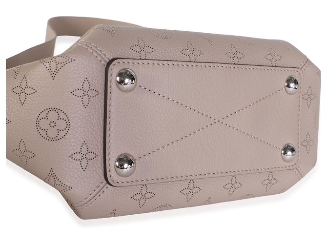 Louis Vuitton Galet Monogram Mahina Babylone BB Beige - vista 7