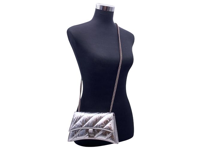 Hourglass Balenciaga Borsa a tracolla Crush XS in pelle metallizzata matelassé argento - vista 2