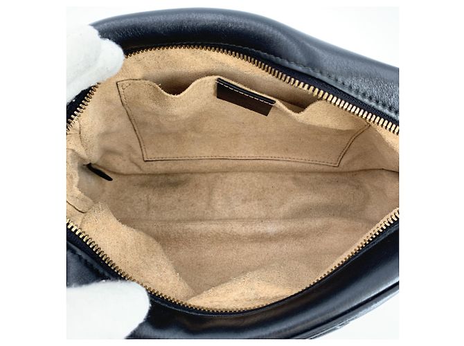 Gucci Kleine GG Marmont Camera Schultertasche aus gestepptem schwarzem Leder - Ansicht 6