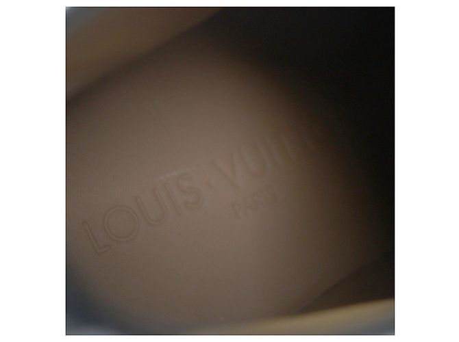 Stivaletti stringati in pelle e metallo con logo LV Louis Vuitton Nero - vista 8