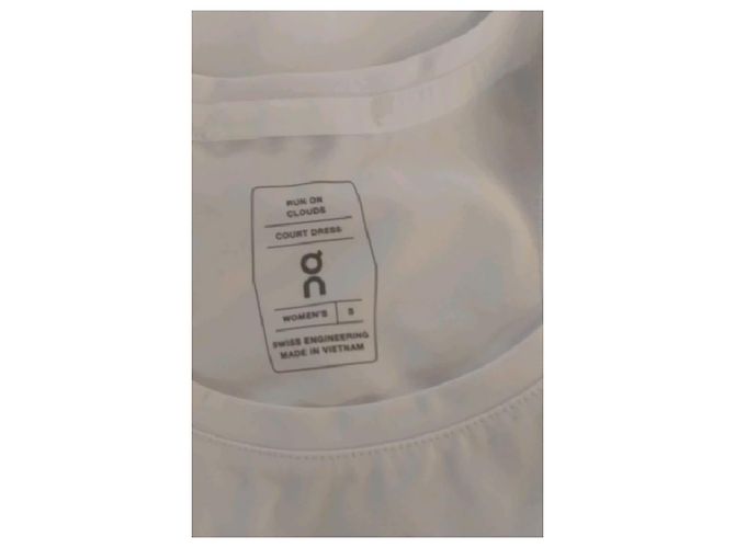Autre Marque ON RUNNING Kurzes weißes Kleid - Ansicht 7