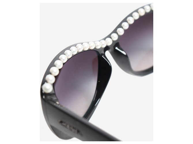 Chanel Cat-Eye-Sonnenbrille mit schwarzen Kunstperlen - Ansicht 5
