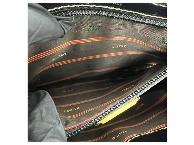 Loewe Velázquez Schultertasche aus Leder mit eingraviertem Logo Braun Schwarz - Ansicht 10